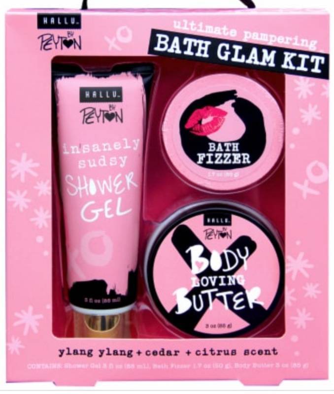 lot 60167 image: HALLU BY PEYTON ULTIMATE PAMPERING BATH GLAM KIT