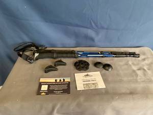 lot 1854 image: CASCADE MOUNTAIN TECH QUICK LOCK and TWIST LOCK TREKKING POLES