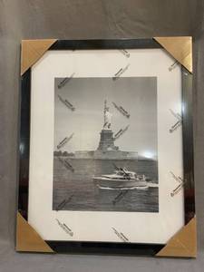 lot 20457 image: 16x20 Photo Frame