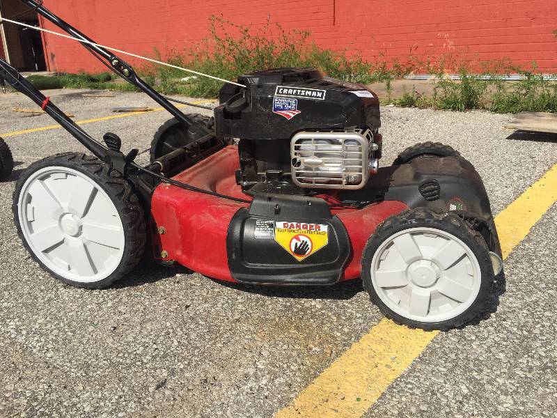 lot 9071 image: Craftsman 7.25 Engine Torque Just Check & Add Front Wheel Drive Mower
