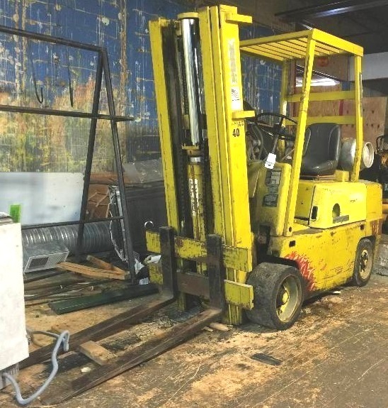 lot 100 image: CLARK #C500-55 FORKLIFT