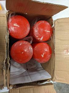 lot 10423 image: 4pk red unscented candles
