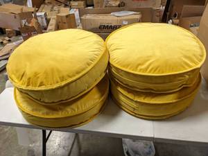 lot 10441 image: Round Yellow Pillows 4pk