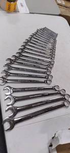 lot 10492 image: GearWrench 25 piece metric wrenches