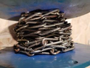 lot 137 image: BRASS PLATED TWIST LINK COIL CHAIN (APPROXIMATELY 25-)