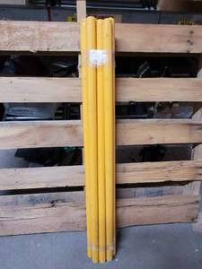 lot 224 image: 10) 36 SHOVELBROOM HANDLES (YELLOW)