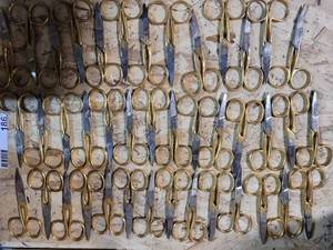 lot 179 image: 72 PAIRS OF 3 12 GOLD PLATED STRAIGHT SCISSORS