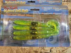 lot 195 image: RAY SCOTTS LIGHTED SOFT BAIT 6 WICKED WIRE WORMS (30 WORM LOT)