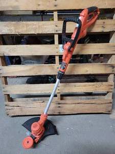 lot 225 image: BLACK & DECKER ELECTRIC STRING TRIMMEREDGER (MODEL#GH900)