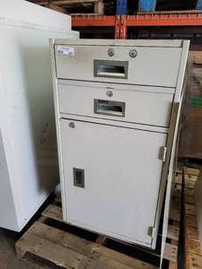 lot 237 image: BANK TELLER CABINETDRAWER STACK (39T x 22W x 19D)