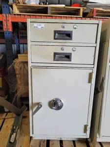 lot 240 image: DIEBOLD BANK TELLER CABINETDRAWER STACK WITH SAFE  (39T x 22W x 22D) COMBINATION INCLUDED