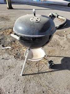 lot 276 image: USED WEBER CHARCOAL GRILL