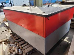 lot 285 image: RETIRED RETAIL 90 DEGREE CHECKOUT COUNTER