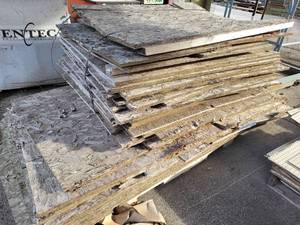 lot 286 image: STACK OF 4x4 & 4x8 WEATHERED OSB BOARDS