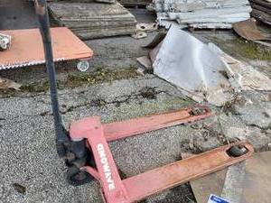 lot 288 image: USED PALLET JACK