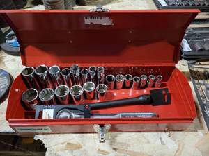 lot 300 image: TRUECRAFT 12 DRIVE SAE SOCKET SET WITH DEEPWELL EXTENSION AND RATCHET IN METAL TOOL BOX
