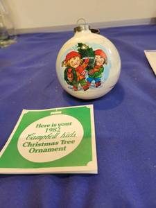 lot 4967 image: 1982 Campbell soup Christmas ball Paint is crack In original Box