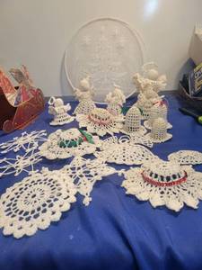 lot 4980 image: box of croched ornaments