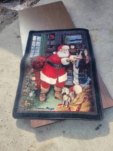 lot 4983 image: 32 by 46 Christmas rug