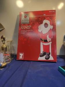 lot 4985 image: 5 6 santa party poser