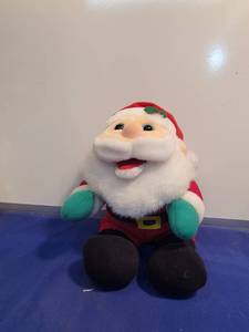 lot 4987 image: Singing Santa Claus worked