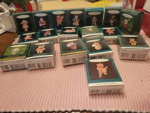 lot 5003 image: 18 Hallmark keepsake ornaments