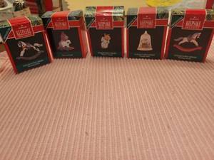 lot 5004 image: 5 hallmarks keepsake ornaments