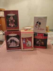 lot 5007 image: 5 Hallmark keepsake ornaments