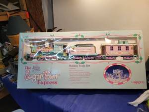 lot 5009 image: Precious moments holiday train set the sugar town express Untested