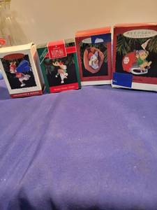 lot 5015 image: Four Hallmark sports ornament