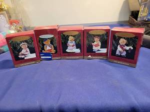 lot 5018 image: 5 Hallmark keepsake orderments