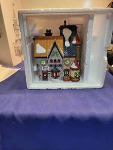 lot 5033 image: Heritage village North Pole series collection