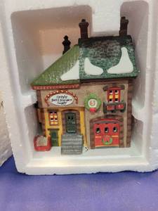 lot 5035 image: Heritage village North Pole series collection