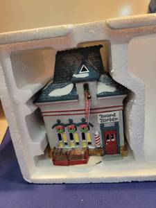 lot 5038 image: Heritage Village North Pole series collection