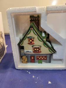 lot 5040 image: Heritage village North Pole series collection