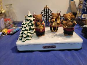 lot 5046 image: wonderland bear band plays 12 yuletide tunes in a classic holiday setting Works