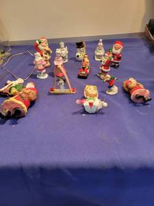 lot 5056 image: 15 Christmas ornaments