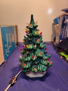 lot 5087 image: 11 ceramic Christmas tree light works