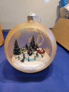 lot 5089 image: Skatings scene in Christmas ball Batteries not included untested