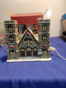 lot 5108 image: Is the village collection by Saint Nicholas square Needs light bulb untested