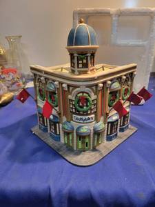 lot 5110 image: Heritage Village collection Christmas in the city series holiday department store
