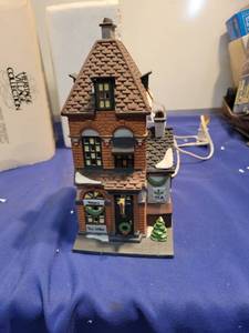 lot 5113 image: Heritage Village collection Christmas in the city series pottery Tea seller Needs light bulb