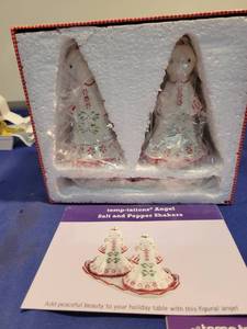 lot 5131 image: New angel salt and pepper shakers in Box