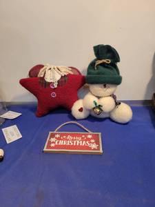 lot 5134 image: A star Snowman and a merry Christmas sign