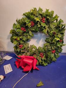 lot 5142 image: Plastic Christmas wreath