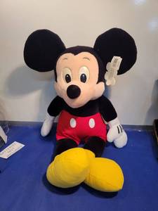 lot 5147 image: 24 Mickey Mouse new