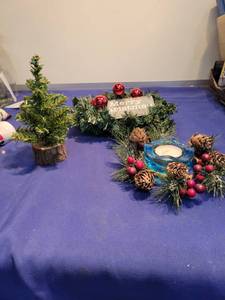 lot 5152 image: Christmas wreath candle and tree