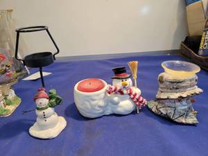 lot 5155 image: 3 Snowman candle holder