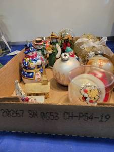 lot 5157 image: 13 ornaments