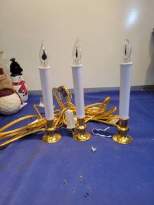 lot 5176 image: 3 candle lights Untested